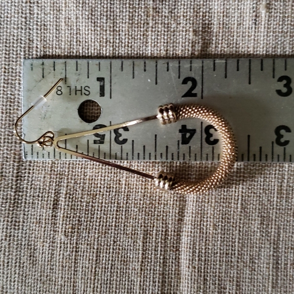 Avon Earrings - Picture 2 of 4